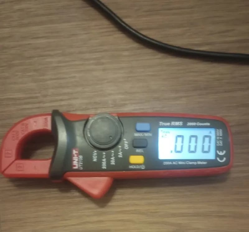 UNI-T UT210B, True RMS, подсветка дисплея, запоминание показаний. компактные, ток до 200А, функция — Батуми — 70 ₾