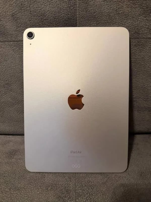 iPad Air 5 (2022) — мощный и лёгкий планшет на процессоре M1. Отлично подойдёт для работы, учёбы, иг — Батуми — 1,000 ₾
