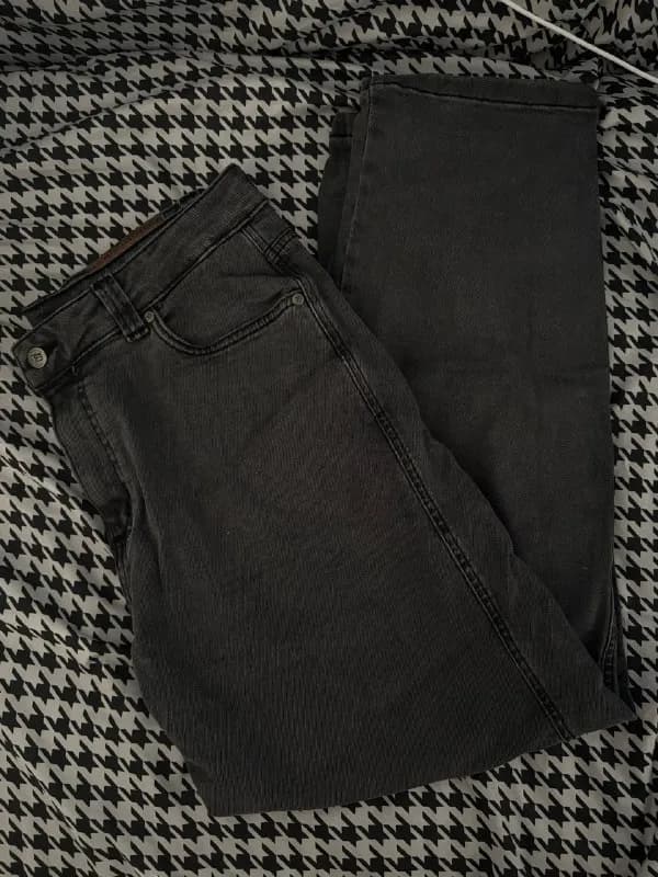 32, L — Тбилиси — 30 ₾