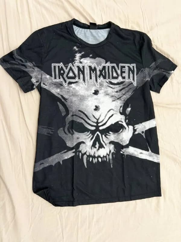 1. Мужская футболка с Iron Maiden. Размер M. Цена 10 лари — Тбилиси — 10 ₾