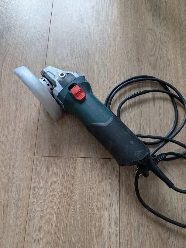Metabo W 9-125. В хорошем состоянии, с механической муфтой от закусывания. Есть дефект на проводе. — Батуми — 150 ₾