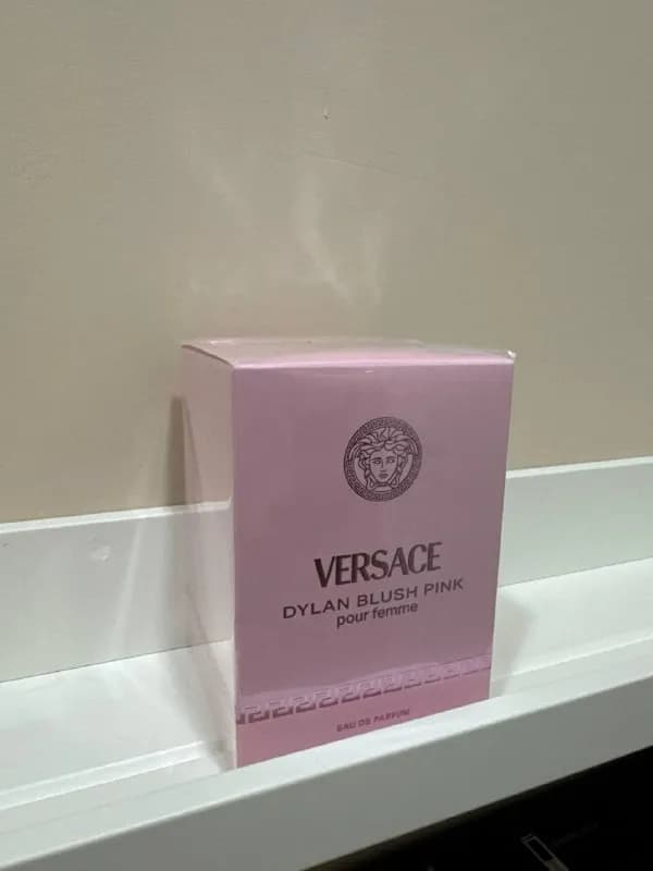 Versace Dylan blush pink, приобретались в duty free — 350 лари (100 мл) — Батуми — 350 ₾