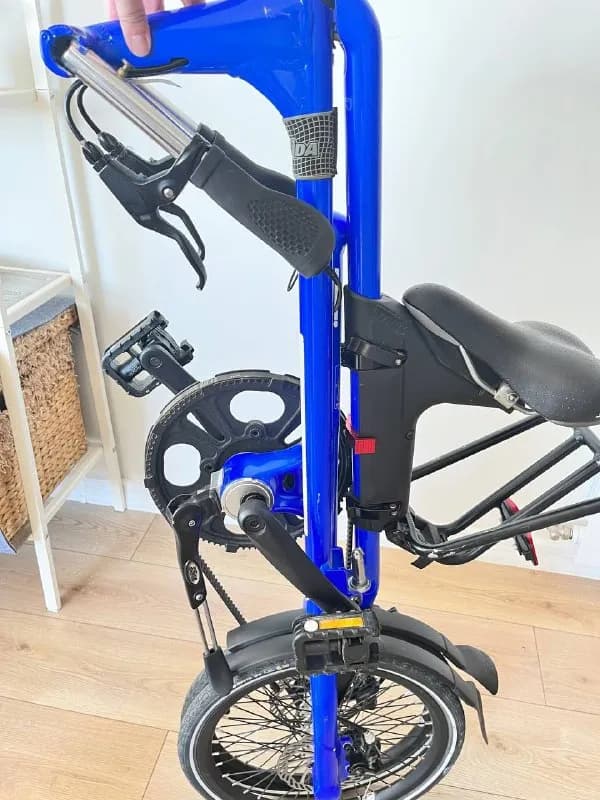 Strida. В сложенном состоянии габариты 115 см × 54 см. Помещается в багажник даже небольшой машины. — Батуми — 700 ₾