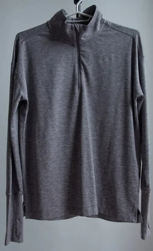 1. Серый спортивный лонгслив Nike Dri-FIT, — Батуми — 50 ₾