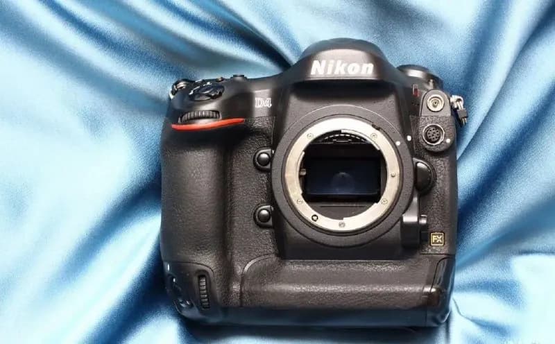 Nikon D4 (body, объектив 85 mm продаю отдельно). Надежная рабочая лошадка для репортажной, спортивной — Батуми — 1 700 ₾