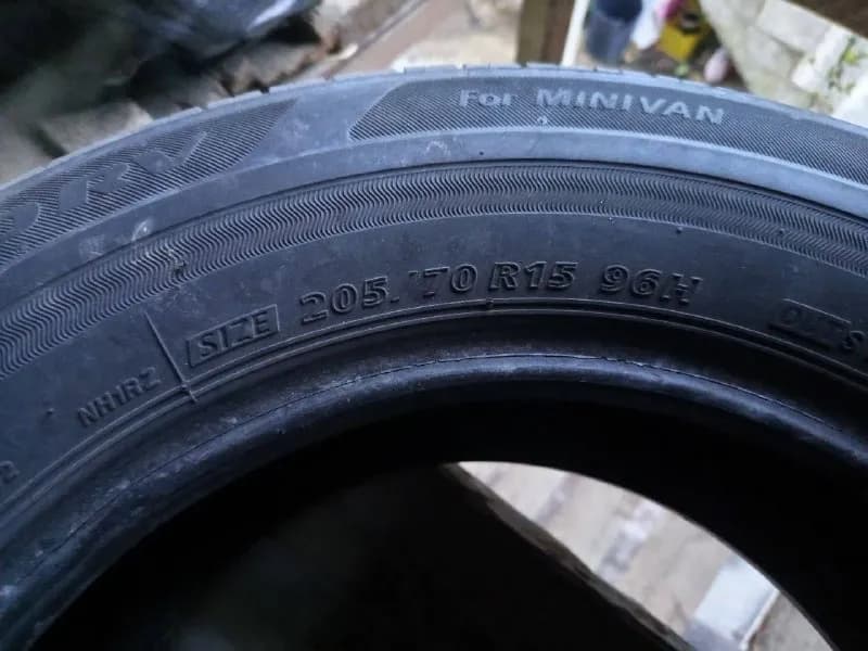 Комплект шин 205/70 R15 — Батуми — 200 ₾