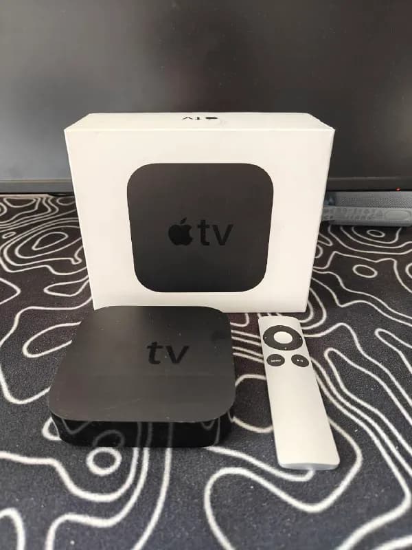 Apple TV, рабочий. В комплекте пульт, кабель питания, hdmi кабель. 100 лари — Тбилиси — 100 ₾