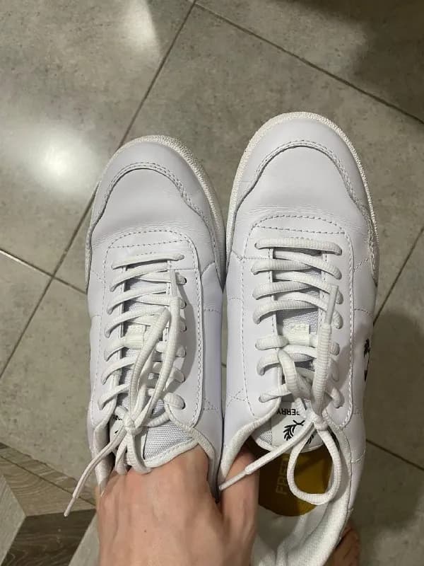 Fred Perry, одевались один раз, в идеальном состоянии, были куплены в Германии, цена 240 лари, не большо — Батуми — 240 ₾