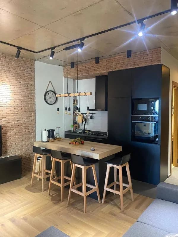 2+1 по улице 2-й переулок Ангиса, 8 — Батуми — 900 $