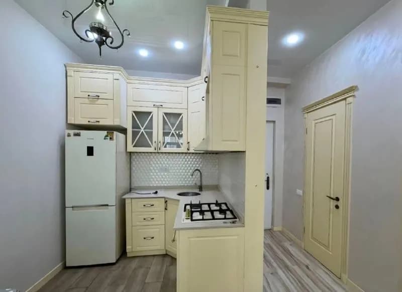 1+1 по улице Парнаваз Мепе, 85 — Батуми — 700 $