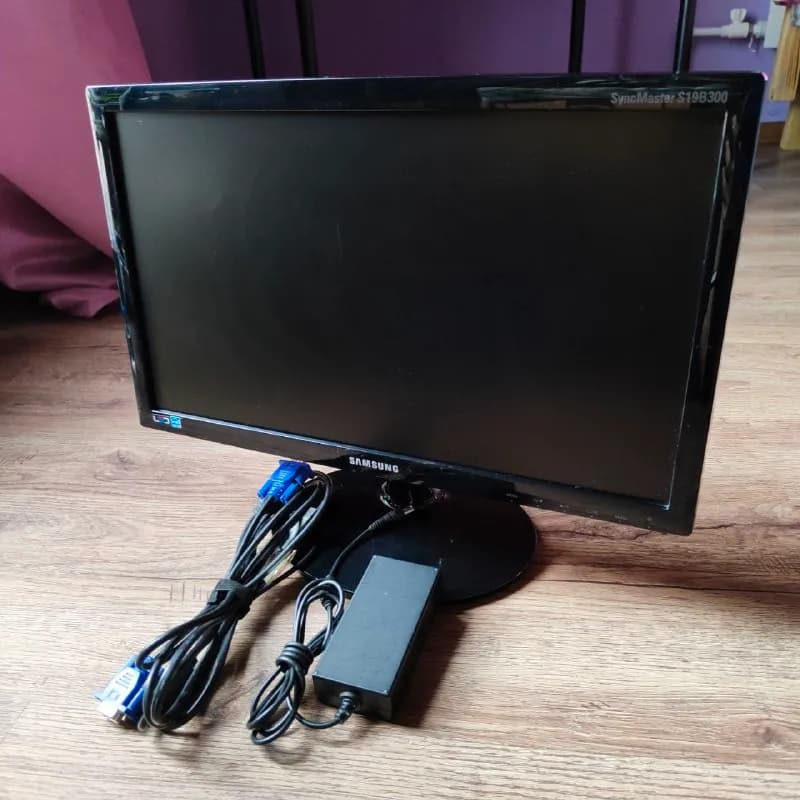 Samsung S19B300 — Ереван — 8 000 ֏