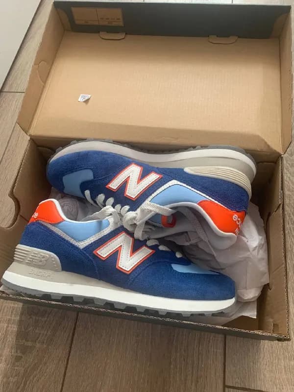 New Balance, размер 38, новые. Заказаны с официального сайта. Очень мягкие и удобные. Стоимость 50 0 — Ереван — 50 000 ֏