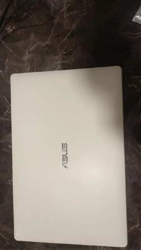 ASUS X210E 13,3» В рабочем состоянии. Компактный и шустрый. Залипают несколько клавиш, ни чего на не — Ереван — 30 000 ֏