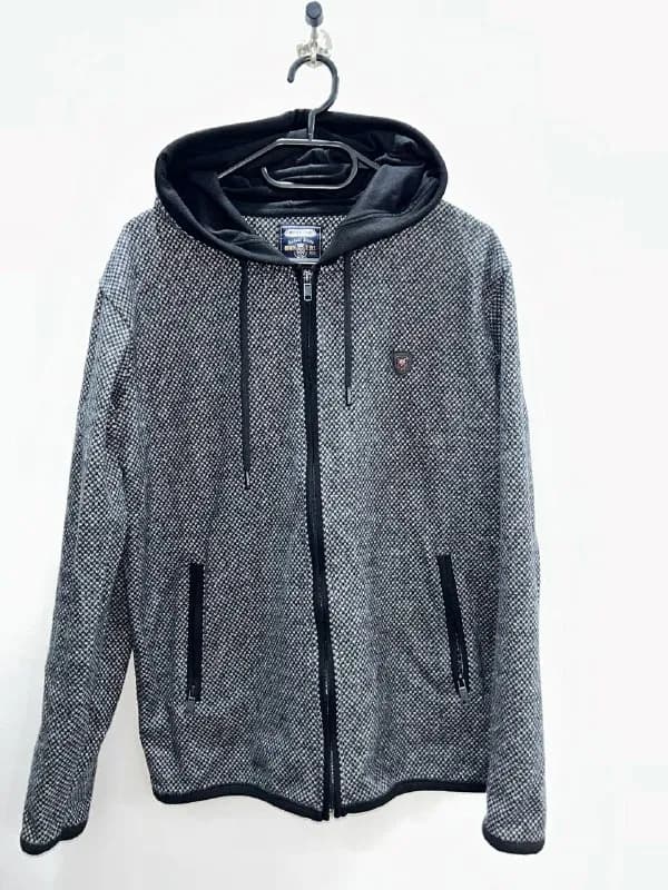 Кофты и футболки — Батуми — 5 ₾