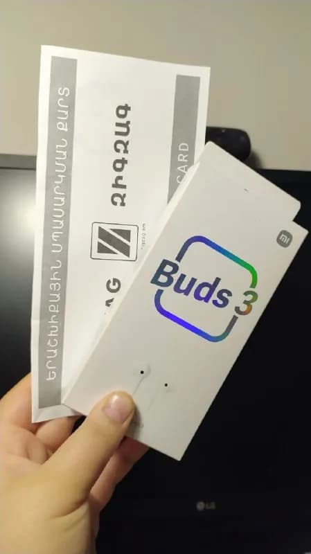 Xiaomi Redmi Buds 3. Куплены в Зигзаге 7 мая. Доставала один раз: зарядила в магазине, послушала -- — Ереван — 2,500 ₽