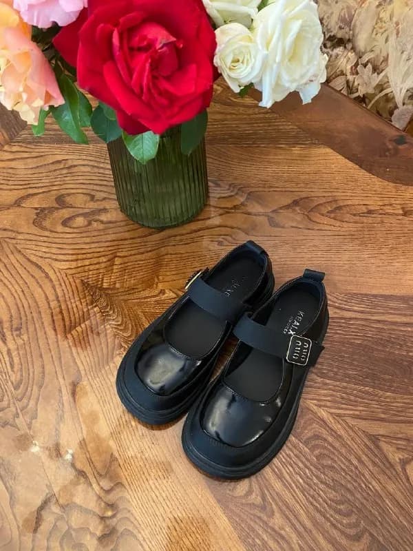 MIUMIU. Кожзам. В отличном состоянии. — Тбилиси — 40 ₾