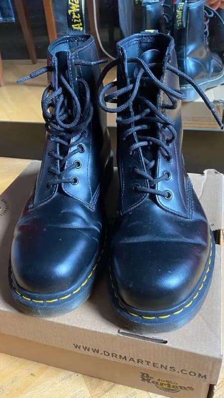Dr. Martens 1460, размер 44, оригинал, носил не больше 2х месяцев, в отличном состоянии, износ миним — Ереван — 170 €