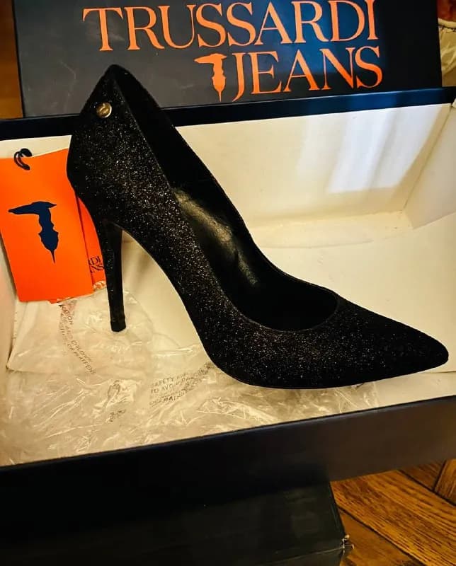 30.000др. Trussardi — Ереван