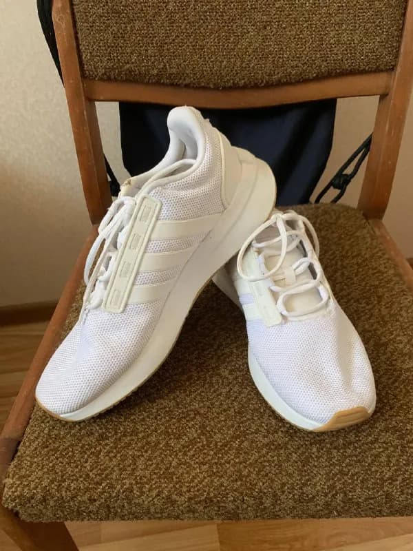 adidas. Заказывал на eBay, ошибся с размером. Дефекты на фото. — Ереван — 14 000 ֏