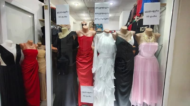 1500 лари за все платья в магазине. Также можете взять любую за 50 лари. — Тбилиси — 1 500 ₾