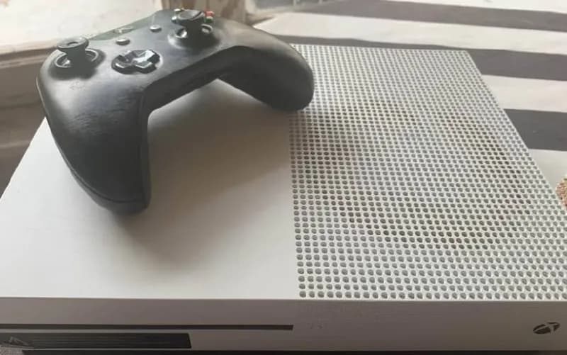 Xbox One S 500 ГБ в хорошем состоянии. — Тбилиси — 300 ₾