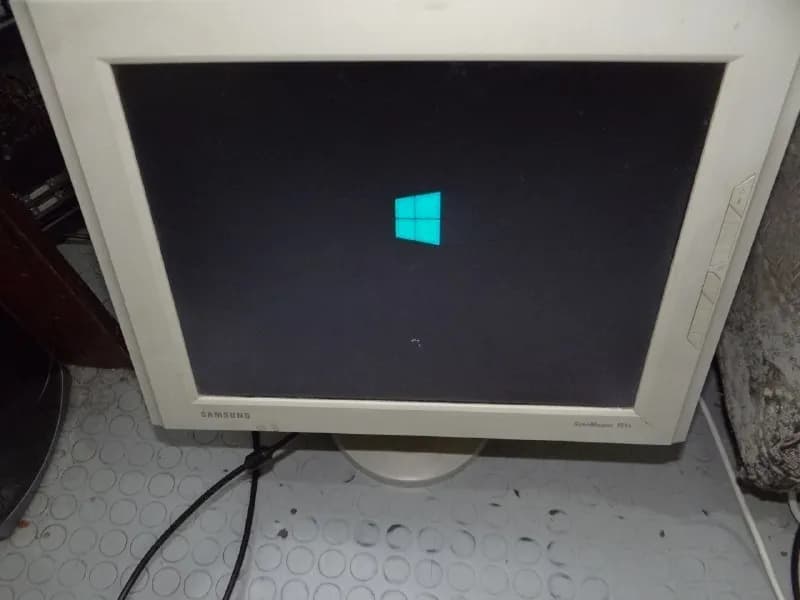 VGA, соотношение 4:3, модель на фото — Тбилиси — 15 ₾