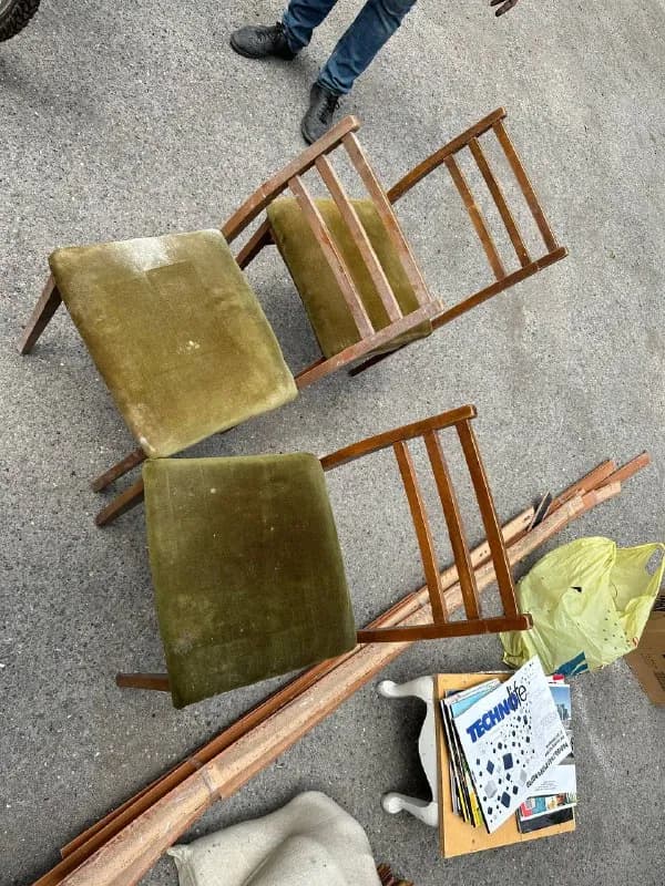 3 стула за 12000др — Ереван