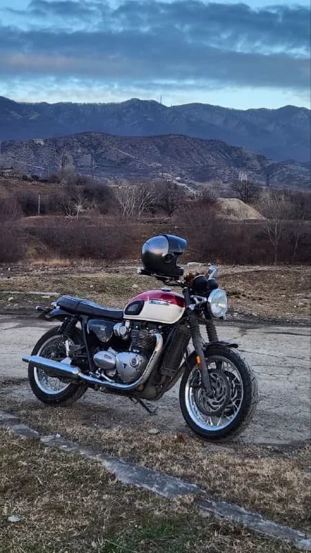 2021 Triumph Bonneville T120. Привез для себя 3 года назад, был в полном стоке с пробегом 1к миль. С — Тбилиси — 9,900 $