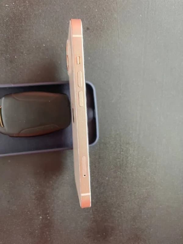 iPhone 13 128 гб — Батуми — 200 $