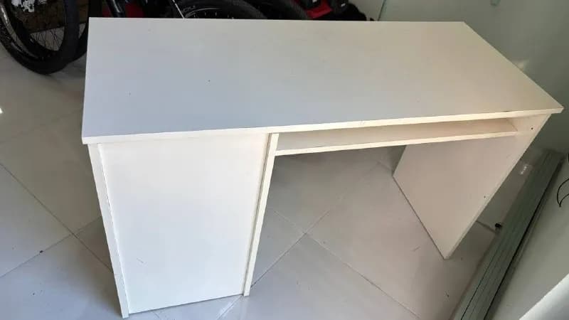 Стол б/у — Батуми — 120 ₾