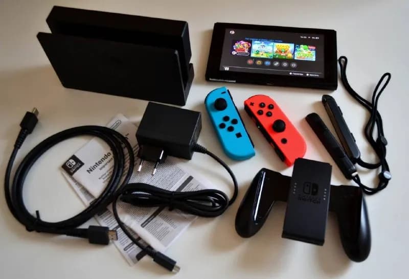 Nintendo Switch — полный комплект — Батуми — 600 ₾