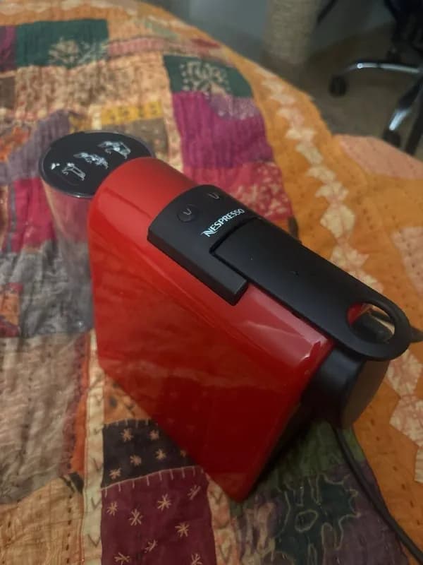 DeLonghi подходят капсулы Nespresso или аналоги. Полностью рабочая. — Батуми — 80 ₾