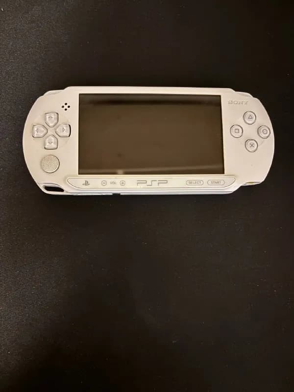 psp E-1004 64гб + зарядка 220 лари — Батуми — 220 ₾