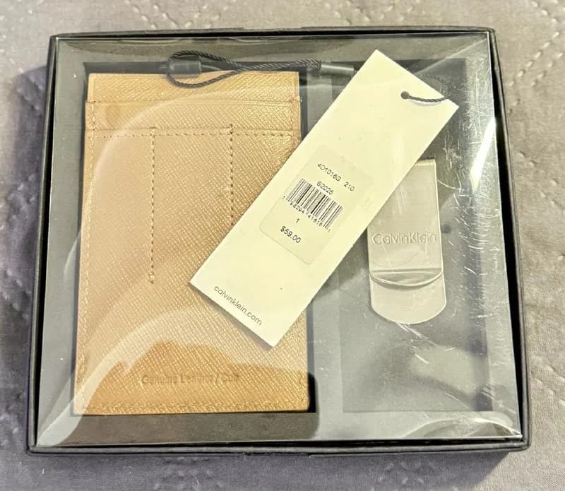 Визитница Calvin Klein, новая. — Батуми — 59 ₾