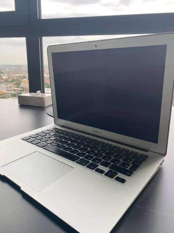 MacBook air. Модель a1466, 200000 драм — Ереван