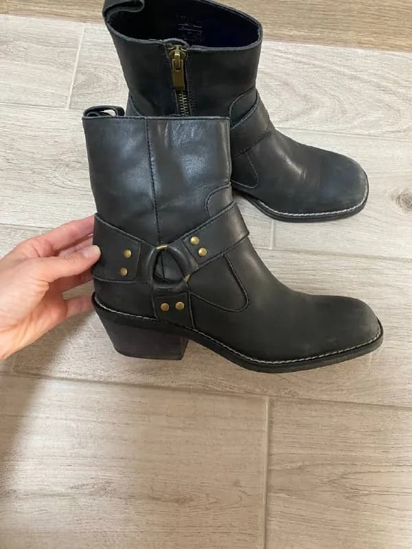 Zara, с эффектом застаренной/потертой кожи. Размер 37. Стоимость 4000 драм. — Ереван — 4 000 ֏