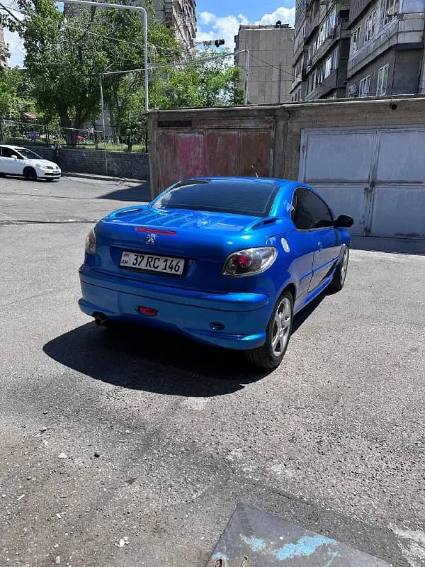 Peugeot 206 кабриолет автомат коробка с правым рулём хорошем состояни — Ереван — 3,900 $