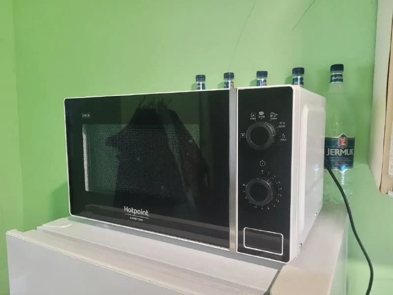 1) Микроволновка Ariston Hotpoint cook 20, состояние новой — Ереван — 25 000 ֏