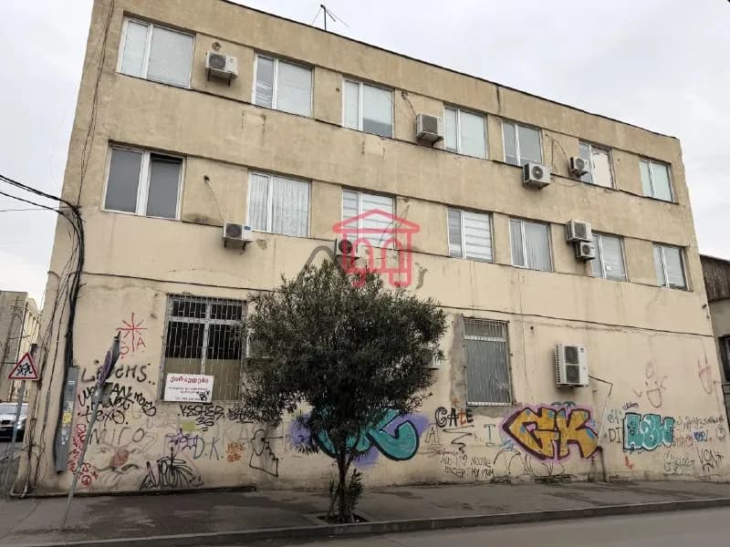 4000 м²! Бывшая газетная фабрика, в здании 4 этажа, есть лифт и подъезд во двор для разгрузки. Есть п — Тбилиси — 300 $