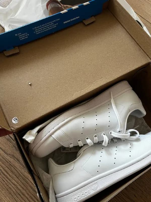 Adidas STAN SMITH SHOES, размер 40. Заказывала через глобинг, не подошел размер — Ереван