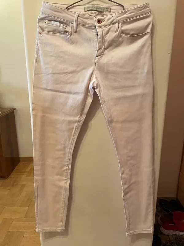 Calvin Klein! Новые джинсы стресс! Цвет светлый пудровый. Цена 15000 драм. Оригинал. #новаяодежда#дж — Ереван — 15,000 ֏