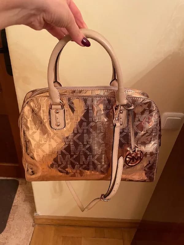 Michael Kors! Натуральная кожа. Состояние новой! Оригинал 100%. Цена 20000 драм. #женскаясумка#нат — Ереван — 20,000 ֏