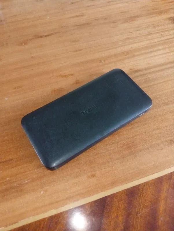 Powerbank Redmi павербанк 10000 mah, отлично держит заряд, износ только по корпусу — Тбилиси — 50 ₾