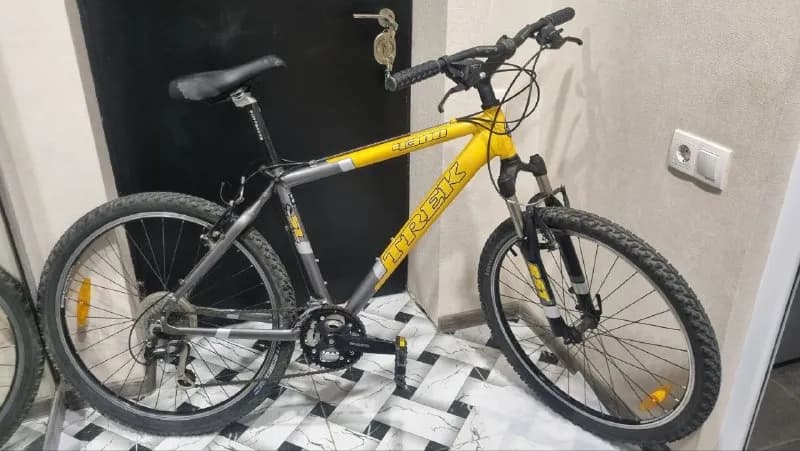 TREK 4300 26 колеса 18 рама, ничего не люфтит, все отлично крутится. Сиденье очень удобное для длите — Тбилиси — 500 ₾