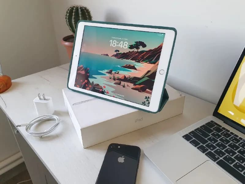 ipad 2020 10.2 состояние хорошое полный комплект + зеленый чехол — Ереван — 125 000 ֏