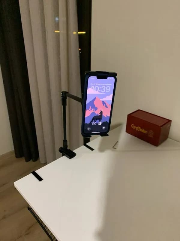 iPad, но он для этого держателя тяжеловатый. Отдам за 15 лари — Тбилиси — 15 ₾