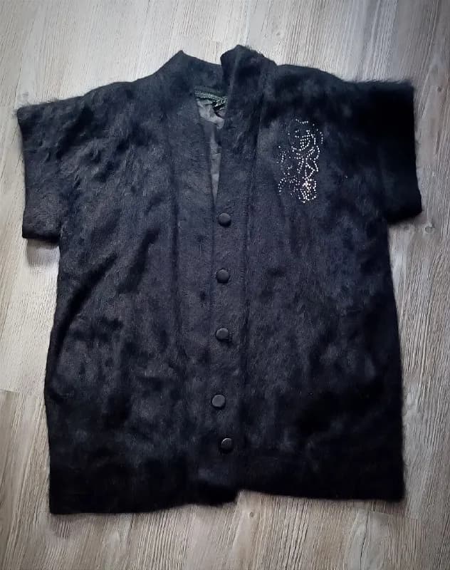 L-XL. Но на мне на фото она как оверсайз на S — Тбилиси — 30 ₾