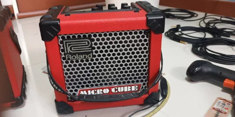 Roland Micro Cube, классный гитарный комбик в идеальном состоянии. — Ереван — 55 000 ֏