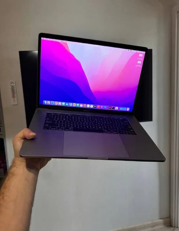 MacBook Pro 2016 года 15 дюймов, практически видеалном состоянии. с двумя видеокартами. записаны все — Тбилиси — 750 ₾