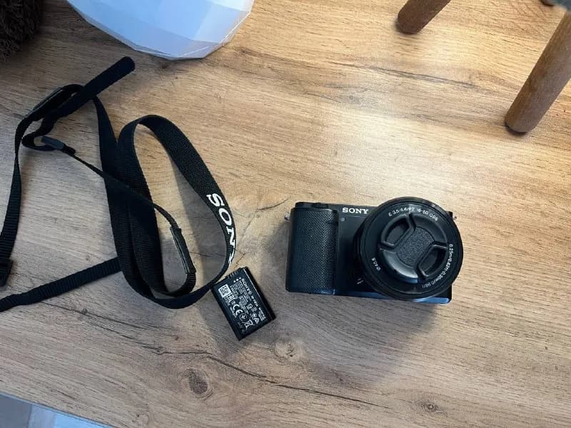 Sony ZV E10 с кит объективом в отличном состоянии, пробег минимальный — Тбилиси — 1 800 ₾